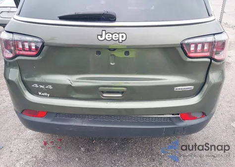 2021 Jeep Compass Latitude 4X4 z USA, uszkodzony, nr VIN 3C4NJDBB0MT506834